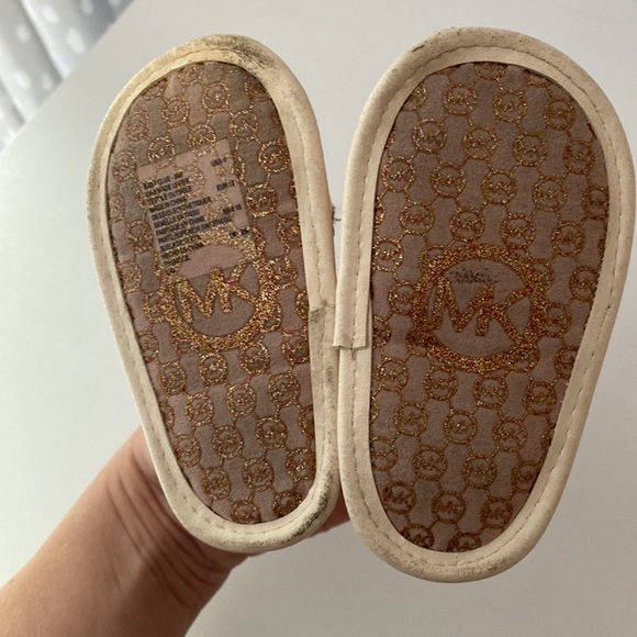 Michael Kors Baby Girl Rose Gold 🌹 Sandals, size 3. - Picture 3 of 3